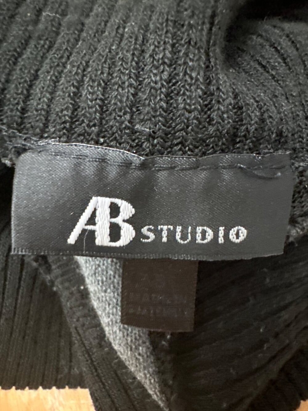AB Studio Size S Black Gray Off Shoulder Sweater Chevron Stripe Slouchy Citycore - Picture 6 of 8